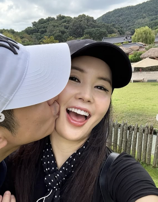 My unemployed husband, Jang Young-ran, and all my in-laws, I love you for your travel expenses Flex