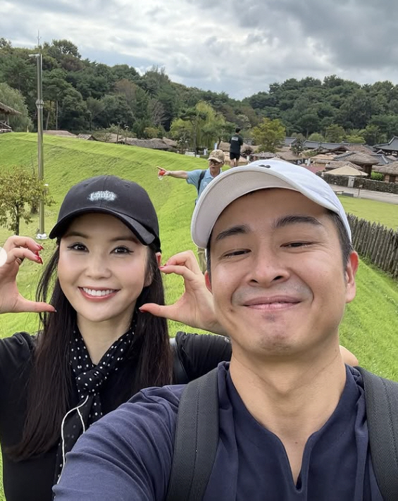 My unemployed husband, Jang Young-ran, and all my in-laws, I love you for your travel expenses Flex