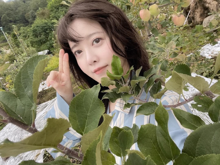 Koo Hye-sun Stuns Fans with Fresh Beauty at Apple Orchard