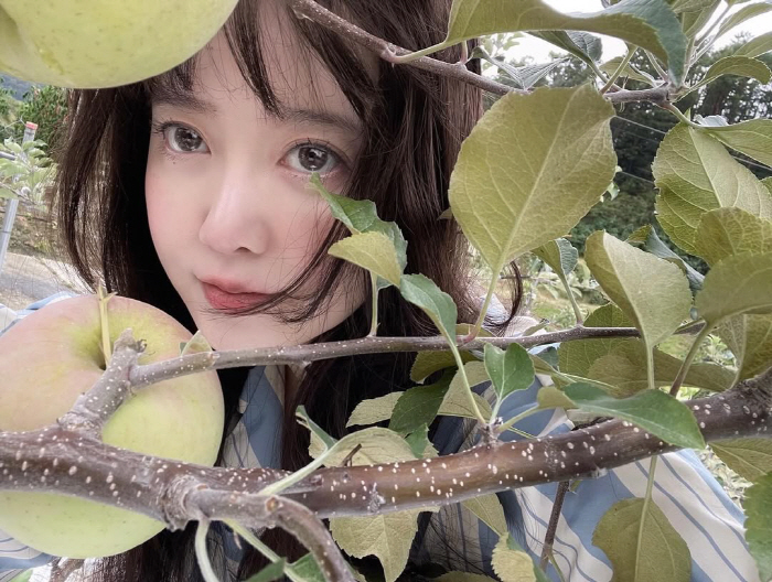 Koo Hye-sun Stuns Fans with Fresh Beauty at Apple Orchard