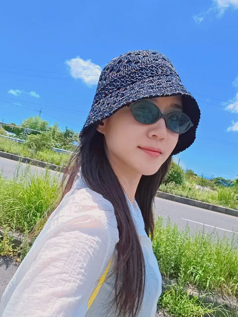 Park Eun-bin, who said hello to Chuseok, from bare-faced selfies to the beach...What's up with 'Refreshing Goddess' 