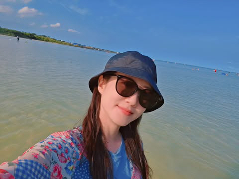 Park Eun-bin, who said hello to Chuseok, from bare-faced selfies to the beach...What's up with 'Refreshing Goddess' 