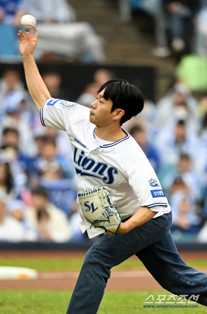  Comedian Kim Dae-sung wishes for Samsung's victory!