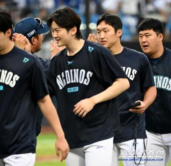  Enjoy the joy of victory with Director Koo Chang-mo and Director Lee Ho-joon