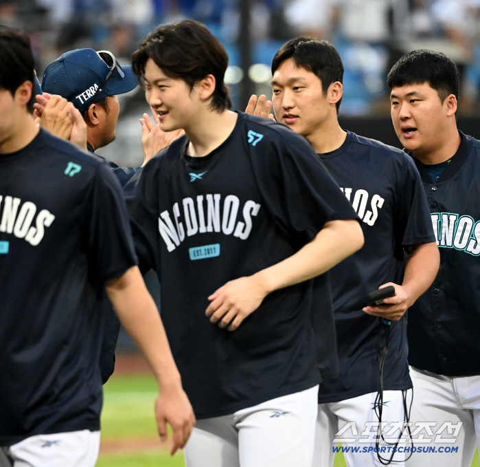  Enjoy the joy of victory with Director Koo Chang-mo and Director Lee Ho-joon