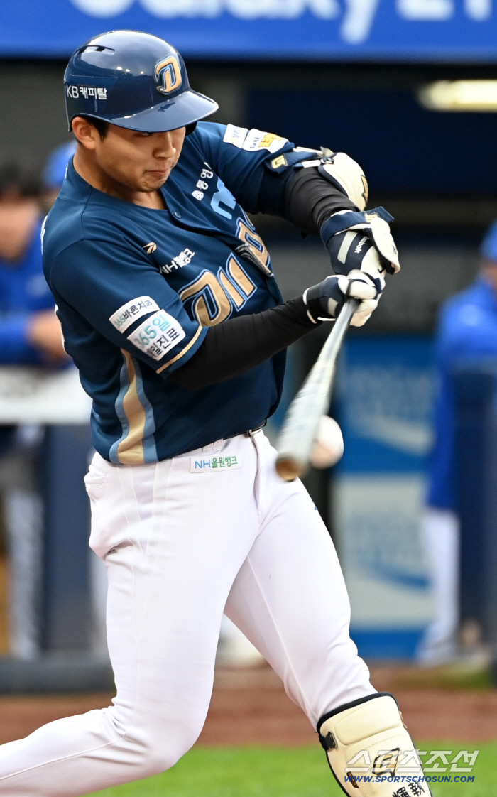  Kim Hwi-jip, 3rd base runner Lee Woo-sung, infield ground ball