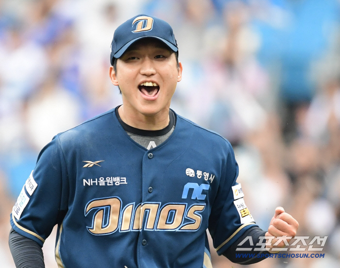  Koo Chang-mo continues to pitch without losing a point and clench his fist