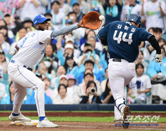 An RBI infield grounder to make an extra point for Kim Hwi-jip
