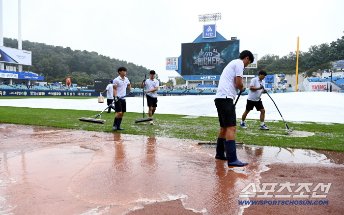 Rain's grumpiness of the fall baseball festival, Samsung NC match delayed the start of 2 o'clock due to rain