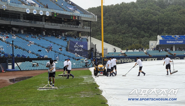 Rain's grumpiness of the fall baseball festival, Samsung NC match delayed the start of 2 o'clock due to rain