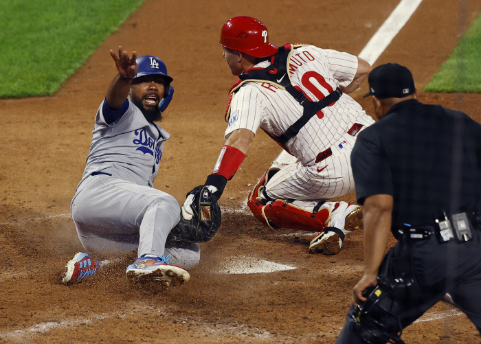 The hell door almost opened, and Sasiki closed Snell 6 scoreless innings  Sasika 2G consecutive saves. Dodgers Division Series 2 consecutive away wins