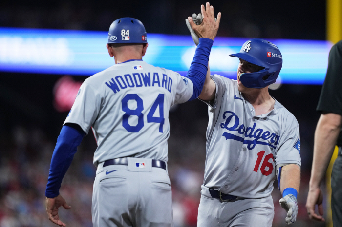 The hell door almost opened, and Sasiki closed Snell 6 scoreless innings  Sasika 2G consecutive saves. Dodgers Division Series 2 consecutive away wins