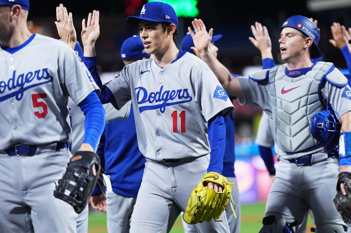 The hell door almost opened, and Sasiki closed Snell 6 scoreless innings  Sasika 2G consecutive saves. Dodgers Division Series 2 consecutive away wins