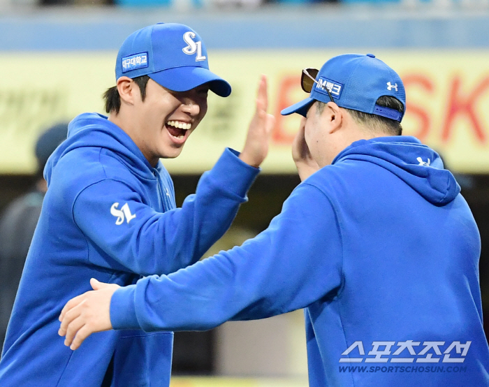 I feel like my arms are spinning, I warmed up twice for the first time, and even the bad weather for the lineup... Young ace's commitment to the semi-PO that failed to prevent all kinds of bad news