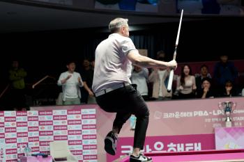 I'm the pope of billiards! After four years of winning the championship, the refusals jumped on the table