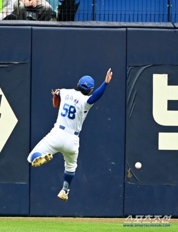 Is it because of the misjudgment? Is it because of the gritty ground? Excluding the starting pitcher of foot baseball, veteran outfielders were put in to change the frustrating trend 