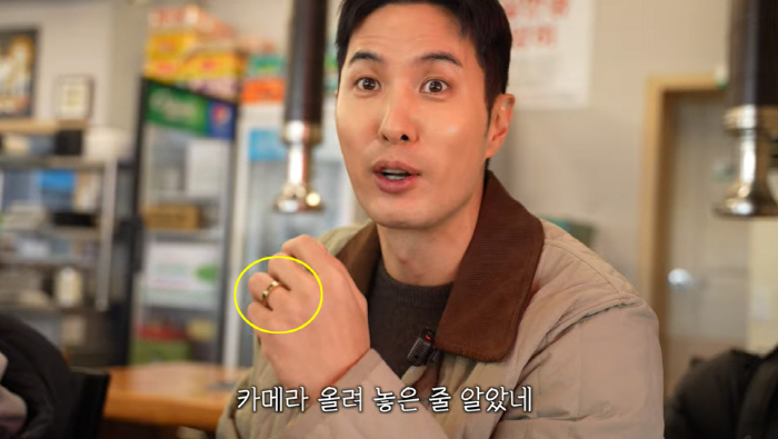 Kim Ji-seok ♥ Lee Joo-myung caught a ring on the ring finger of his left hand...'How did you know?' Sweat