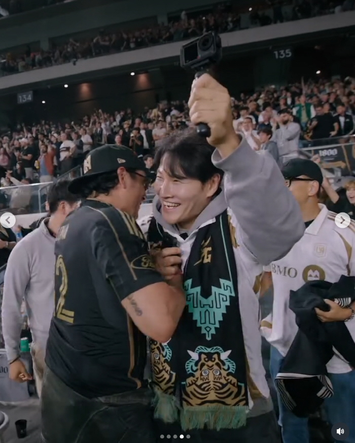 Kim Jong-kook Spotted in LA Cheering for Son Heung-min’s Team After Marriage