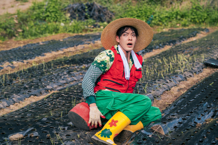 Kim Woo-bin and Su-ji worked hard..1st place in 10 countries → 3rd place in global TV show 