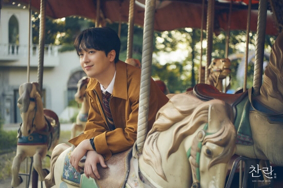 Lee Chan-won announces 'brilliant' return...Let's reveal the autumn mood concept photo. 