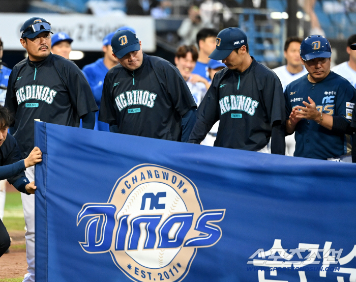 Miracle NC, the lingering exit Lee Ho-joon really played baseball like a team. Don't forget this heart.