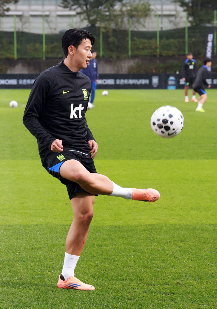  Kim Min-jae's normal training for injury concerns, Son Heung-min → Lee Kang-in's separate program...Hwang Hee-chan is worried about the discomfort of his calf