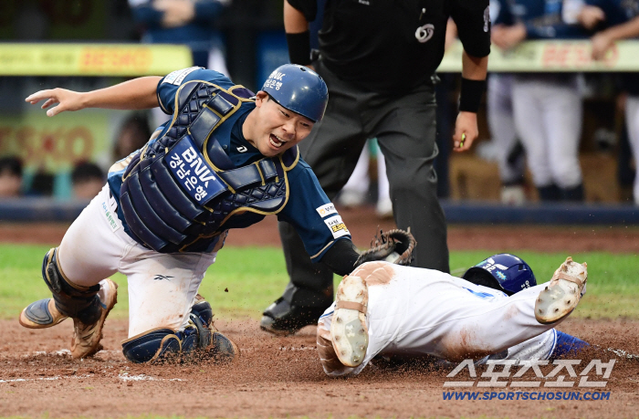  Kim Heon-gon scored a valuable additional goal in the bottom of the eighth inning