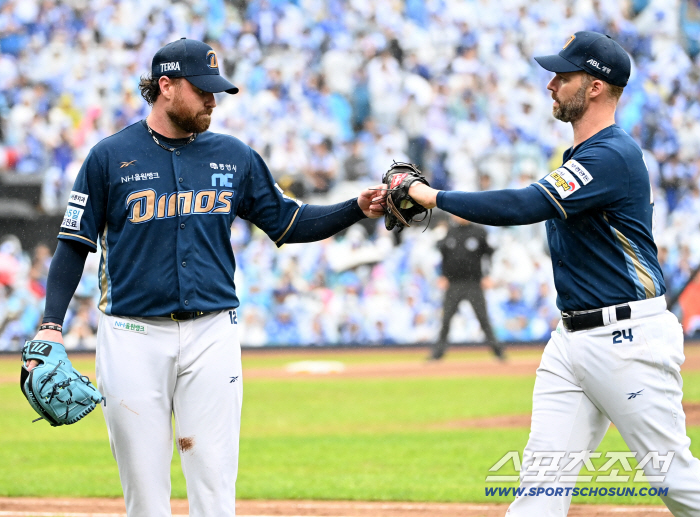  Logan, Davison and high-five