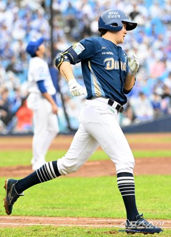  Park Min-woo hits Won Tae-in for the second time