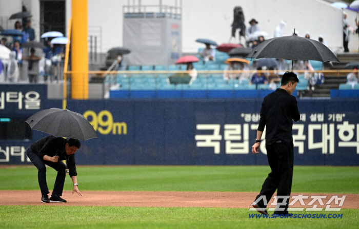  Rainsy Lapak, match management committee members checking ground conditions