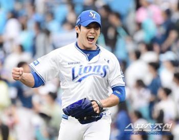 Won Tae-in's fist goes over the danger of losing a point in the 6th inning
