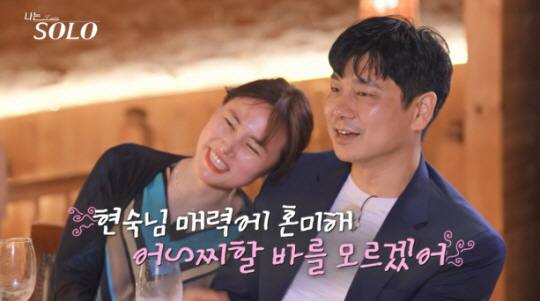Hyunsuk, the 28th Dolsinger, touches Youngsoo..You said you were confident of winning against Oksun Dis. (Nasol)