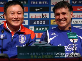 Korea is the strongest in Asia. Teacher Messi, who was admired, has now signed an oral contract with LAFC, whose turn to coach Son Heung-min
