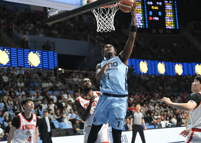 Nathan Knight  Kevin Kembao 43 points joint venture Goyang Sono and Jamil Warney 31 points Seoul SK to win their first game of the season (comprehensive)