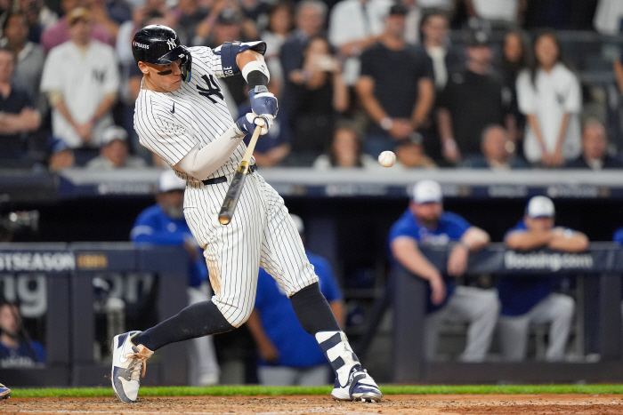 Today's victory, let's enjoy it for just 10 minutes, and Guerrero's two-run shot to death in the jersey's three-run shot, and the Yankees won and lost 1-2 in a come-from-behind victory