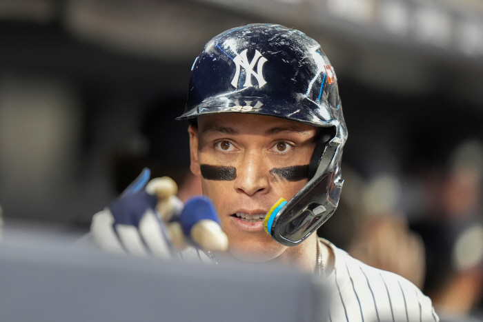 Today's victory, let's enjoy it for just 10 minutes, and Guerrero's two-run shot to death in the jersey's three-run shot, and the Yankees won and lost 1-2 in a come-from-behind victory