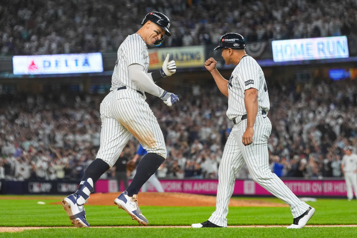 Today's victory, let's enjoy it for just 10 minutes, and Guerrero's two-run shot to death in the jersey's three-run shot, and the Yankees won and lost 1-2 in a come-from-behind victory