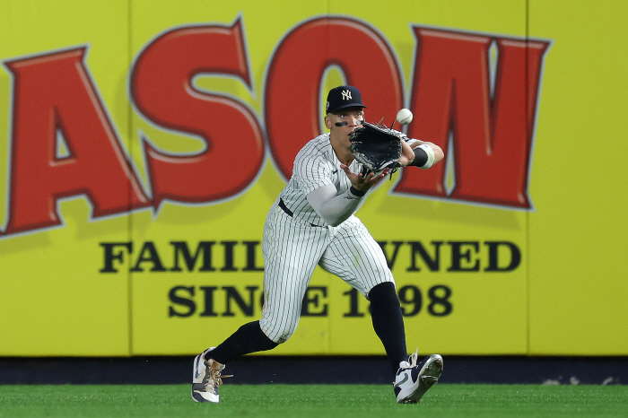 Today's victory, let's enjoy it for just 10 minutes, and Guerrero's two-run shot to death in the jersey's three-run shot, and the Yankees won and lost 1-2 in a come-from-behind victory