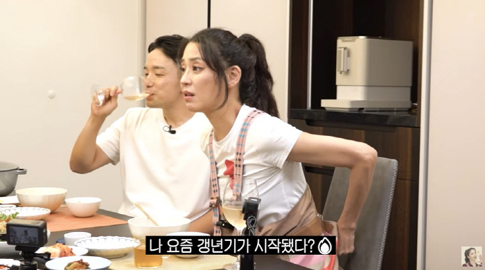 50-year-old Han Go-eun, confesses to menopausal symptoms, gains 2kg, and craves chocolate that she hasn't eaten (Go-eun, Han Go-eun)
