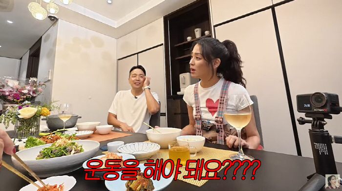 50-year-old Han Go-eun, confesses to menopausal symptoms, gains 2kg, and craves chocolate that she hasn't eaten (Go-eun, Han Go-eun)