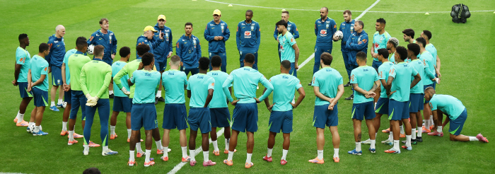 Ancelotti's Brazil, Sanghambeol Appears for the First Time in Full Group Training!→The main training is for SON's Hishalisson to joke with his colleagues