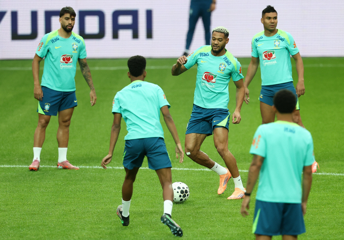 Ancelotti's Brazil, Sanghambeol Appears for the First Time in Full Group Training!→The main training is for SON's Hishalisson to joke with his colleagues