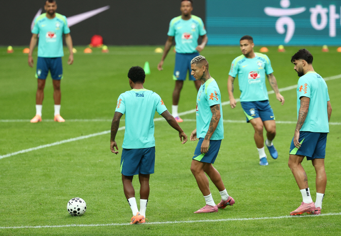 Ancelotti's Brazil, Sanghambeol Appears for the First Time in Full Group Training!→The main training is for SON's Hishalisson to joke with his colleagues