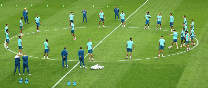 Ancelotti's Brazil, Sanghambeol Appears for the First Time in Full Group Training!→The main training is for SON's Hishalisson to joke with his colleagues