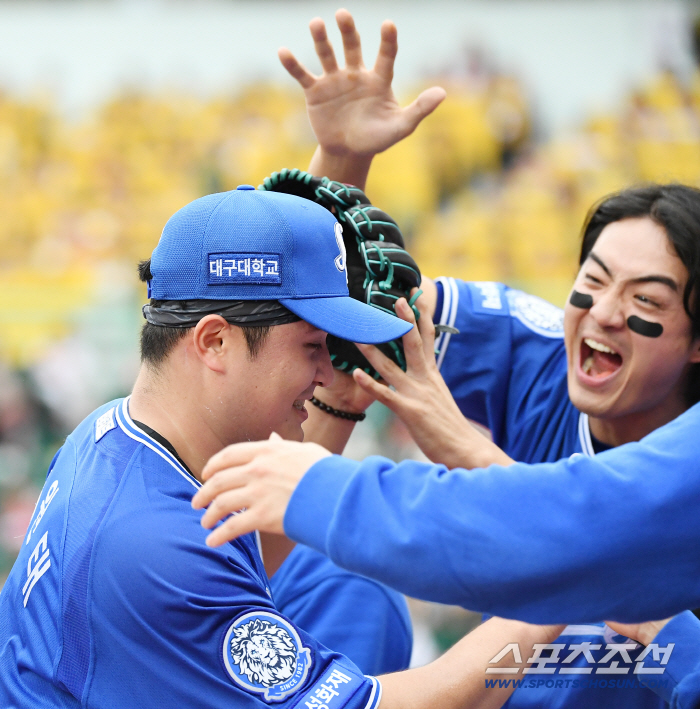 Choi Wontaein, put together! This is Wontaein. Choi Wontae.. Did you transfuse blue blood → Choi Won-tae's best pitching in autumn baseball! Samsung PO Upset has opened