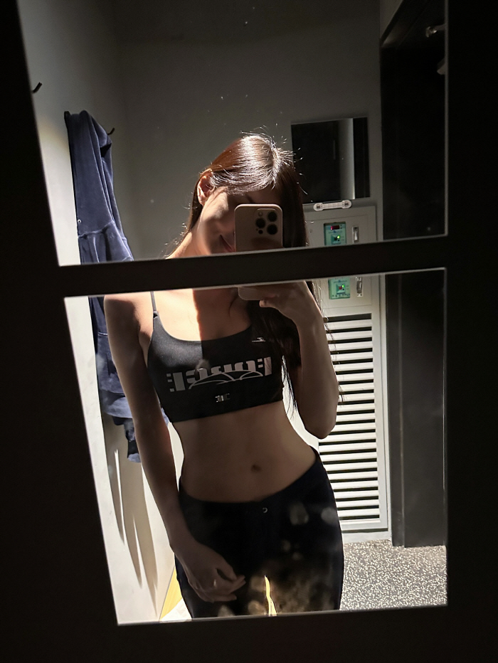 Confession of being forced to go to court...Oh Hayoung, how much do you love working out? → Showing off your muscular body