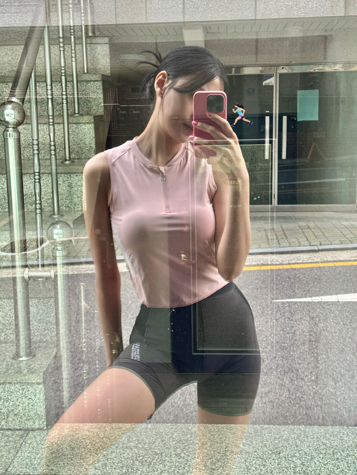 Confession of being forced to go to court...Oh Hayoung, how much do you love working out? → Showing off your muscular body