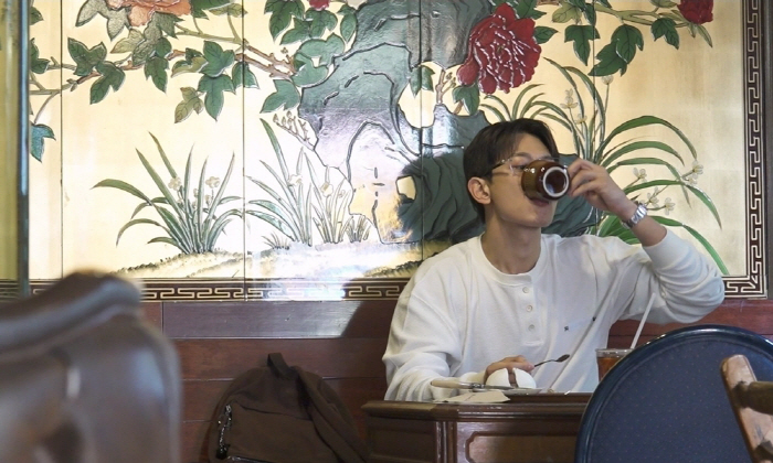 I think I'm going to go to a hotel restaurant only...SHINee Minho is a regular at a Korean buffet → He eats everything (Na Hon-san)