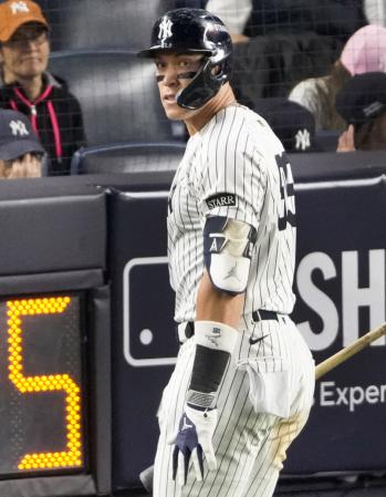 It's been a long time since the old saying of the Empire of Evil, the Yankees have been irrelevant for 16 years...Judge's Toro, who bowed his head even with a batting average of 500, sorry