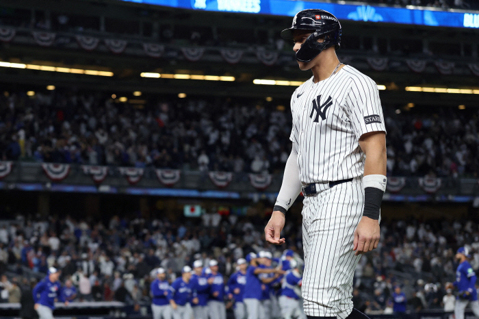 It's been a long time since the old saying of the Empire of Evil, the Yankees have been irrelevant for 16 years...Judge's Toro, who bowed his head even with a batting average of 500, sorry